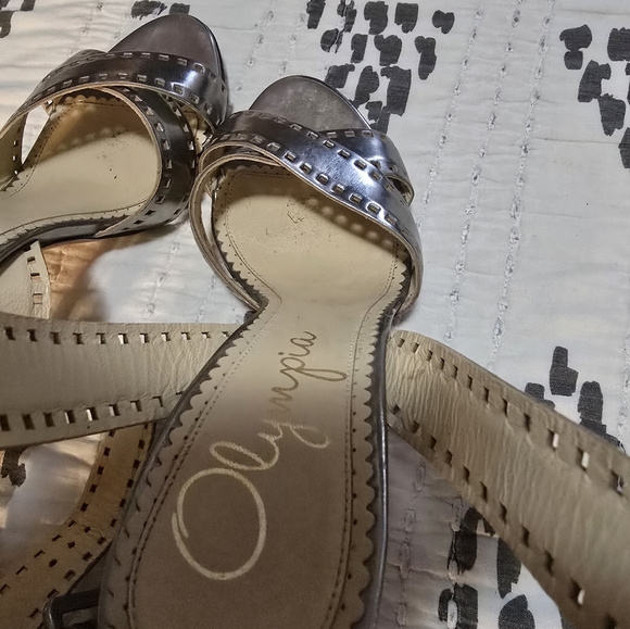 Charlotte Olympia Take 110 size 39 silver heels - Picture 6 of 6